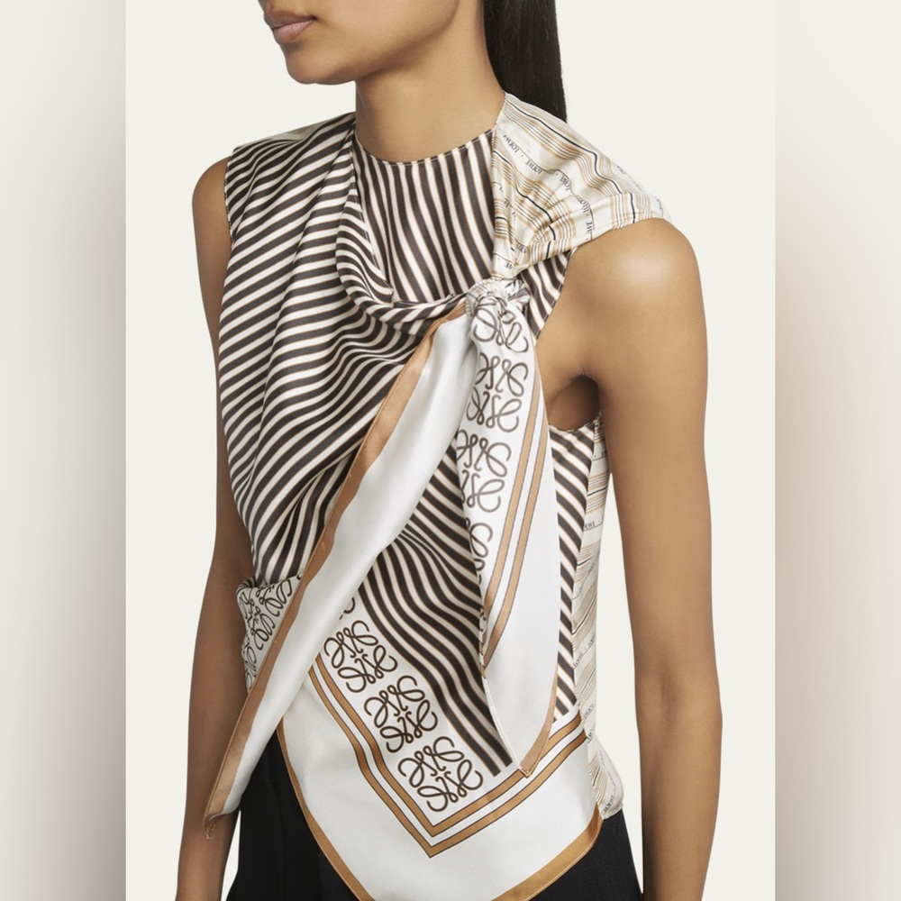 LOEWE
Layered Scarf Print Shoulder Tie Silk Top 38 - Picture 3 of 12